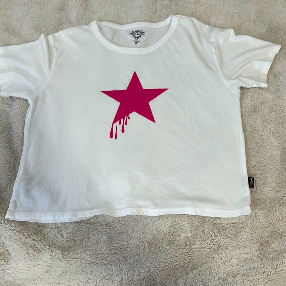 White shirt with hot pink star